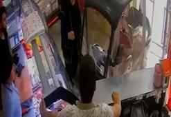 Elektrikli bisikletiyle kasap dükkanına daldı; o anlar kamerada