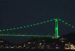 FSM Köpürüsü, 'Skolyoz Farkındalık Günü' sebebiyle yeşil renkle aydınlatıldı