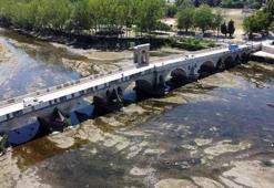 Tunca Nehri kuruyor; kum adacıkları ortaya çıktı