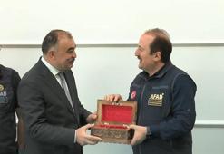 Azerbaycan'dan AFAD personeline iş birliği rozeti