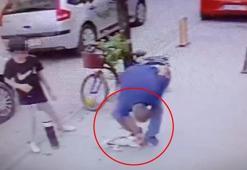 Köpeği yere atıp, boğazını sıktı; o anlar kamerada