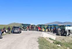 Kars'ta su sıkıntısı yaşayan köylüler, yol kapatıp eylem yaptı