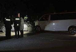 Ters şeride giren minibüs, otomobille çarpıştı: 1 ölü, 8 yaralı