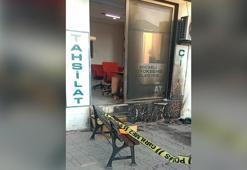 Belediyenin tahsilat ofisini benzin dökerek yaktılar