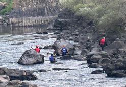 Kura Nehri'ne 2 kişiden 1'i boğuldu, 1'i kayıp