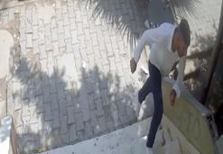 Balkon kapısından girdiği evdeki gardıroptan 250 bin liralık altın ve para çaldı