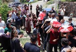Asırlık geleneği yaşattılar; pehlivanlar peşrev çekti, kına dolu sinileri gençler taşıdı