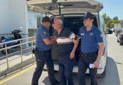 Halk otobüsünde etek altı fotoğraf çektiği iddia edilen emekli hakime gözaltı