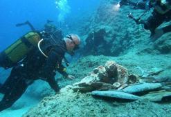 Bakan Ersoy, Antalya'daki seramik batığına dalış yaptı