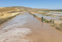 Çankırı'da kanalın duvarı çöktü; 250 dönüm tarım arazisi zarar gördü