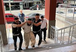 Okul bahçesine girip kılıçla çocukların topunu keserek Atatürk'e hakaret eden şüpheli tutuklandı