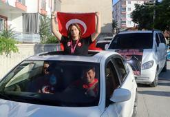 Avrupa şampiyonu Begüm, memleketinde davul zurnayla karşılandı