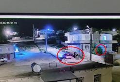 Evinin bahçesindeki kadının husumetlileri tarafından öldürüldüğü silahlı saldırı kamerada