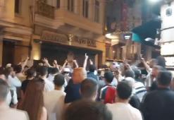 Leman dergisi önünde karikatür tepkisi