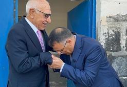 Rektör, yıllar sonra ilkokul öğretmeni ile eğitim gördüğü okulda buluştu