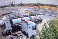 Şırnak’ta minibüsün taksiyle çarpıştığı kaza kamerada: 2 yaralı