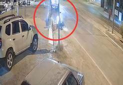 Otomobil ile motosikletin çarpıştığı kaza kamerada: 1 yaralı