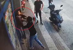 Tartıştığı kadın kasiyere yumruk attı; saldırı kamerada