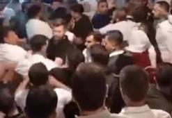 Düğün salonu önünde tekme ve yumruklu kavga kamerada