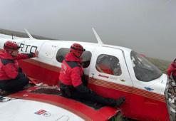 Dünya turuna çıkan pilotun tek motorlu uçağı düştü; pilot öldü, kadın yolcuya sağ ulaşıldı