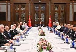 Cevdet Yılmaz: Evlenme ve çocuk sahibi olmada yaş ortalamasını düşürmek temel önceliklerimiz arasında