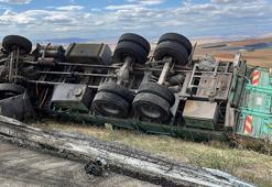 Ters yönde ilerleyen otomobil ile kamyon çarpıştı: 3 ölü, 2 yaralı