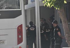İzmir'deki 'yolsuzluk' operasyonu şüphelilerinden bazıları sağlık kontrolünden geçirildi