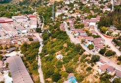 Gökyüzünde süzülen leylek dron kamerasında