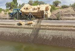 Traktörün römorkundaki işçiler sulama kanalına düştü: 1 ölü