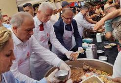 Tarihi Mısır Çarşısı’nda 20 bin kişilik aşure dağıtıldı