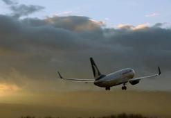 Yıldırım isabet eden yolcu uçağı Elazığ’a zorunlu iniş yaptı