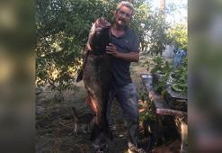 Meriç Nehri’nde nadir görülen 20 kilo ağırlığında som balığı yakaladı