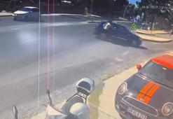 Beylikdüzü'nde skuterin otomobile çarptığı anlar kamerada