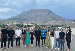 Derecik'te öğretmenler söyledikleri şarkıyla ilçeyi tanıttı