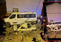 El freni boşalan minibüs, 10 metreden otomobilin üstüne düştü