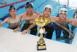 Vanlı öğrenciler, triatlonda yıldız erkeklerde Türkiye şampiyonu oldu