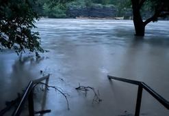 Texas’ta etkili olan selde hayatını kaybedenlerin sayısı 82’ye yükseldi