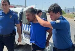 ‘Dur’ ihtarından kaçarken 4 polis aracına çarptı, lastiklerine ateş edilerek durduruldu