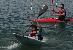 Kanoculara Ardıçlı Gölü'nde eğitim, Karasu'nun coşkun suyunda uygulama