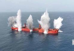 Yemen'deki Husiler, Kızıldeniz'de gemiye düzenledikleri saldırının görüntülerini yayınladı