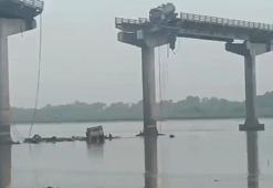 Hindistan'da köprü çöktü: 9 ölü