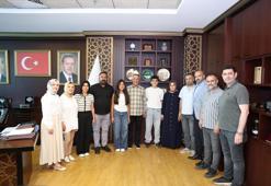 Sultangazi'de LGS'de birinci olan iki öğrenci, Abdurrahman Dursun’u ziyaret etti