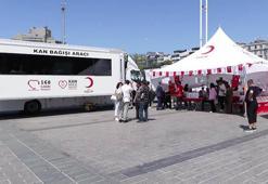 Taksim Meydanı'nda 15 Temmuz Şehitleri anısına kan bağışı kampanyası başlatıldı
