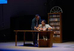 ‘Aşk Listesi’ oyunu Akşehir sahnesinde ayakta alkışlandı