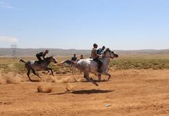 Karlıova’da ‘geleneksel at yarışları’ düzenlendi