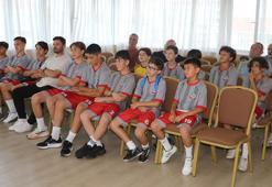 Kadıköyspor altyapı futbolcularından LÖSAM'a anlamlı ziyaret