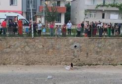 Kediyi kurtarmak isterken dere yatağına düşüp yaralandı; olay kamerada