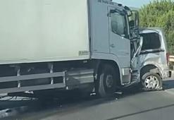 Karşı şeride geçip, TIR'la çarpışan hafif ticari aracın sürücüsü öldü