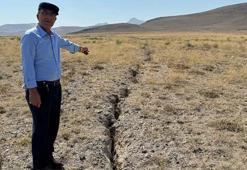 Konya'da yüzey yarıkları, mahalleliyi tedirgin ediyor