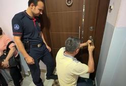 Avcılar'da yere düşen 75 yaşındaki adam kapıyı yumruklayarak sesini duyurdu